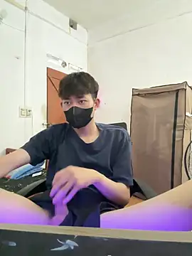 Snapshot of Funkin- chatting on 04/14/26, 12:21 Funkin- online show from 04/14/26, 12:21