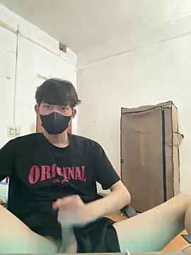 Snapshot of Funkin- chatting on 04/05/26, 12:01 Funkin- online show from 04/05/26, 12:01