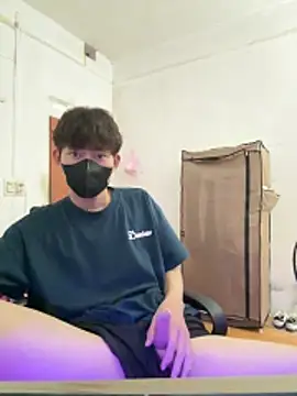 Snapshot of Funkin- chatting on 04/13/26, 11:47 Funkin- online show from 04/13/26, 11:47