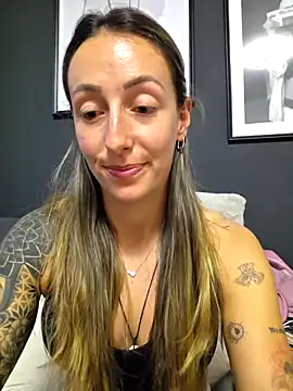 Snapshot of NicoleKaiser chatting on 04/19/26, 06:10 NicoleKaiser online show from 04/19/26, 06:10