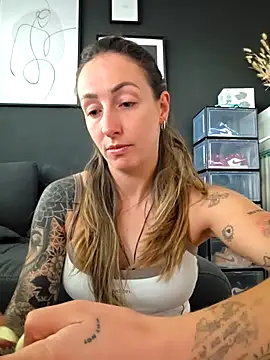 NicoleKaiser online show from 04/08/26, 05:31