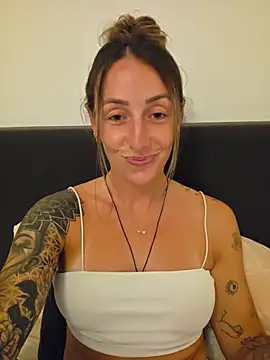 Snapshot of NicoleKaiser chatting on 07/16/26, 08:17 NicoleKaiser online show from 07/16/26, 08:17