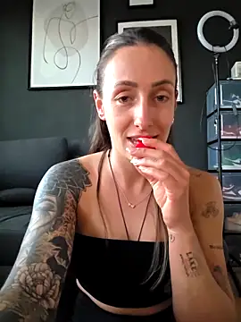 NicoleKaiser online show from 04/08/26, 05:36