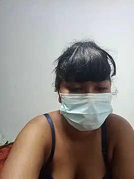 Snapshot of honeyi_babe chatting on 06/13/26, 06:39 honeyi babe online show from 06/13/26, 06:39