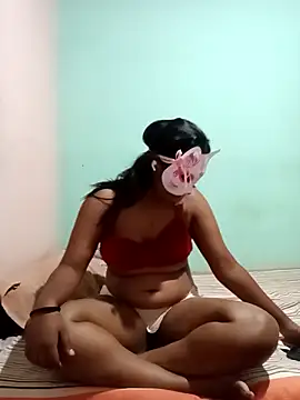 Snapshot of honeyi_babe chatting on 04/14/26, 05:29 honeyi babe online show from 04/14/26, 05:29