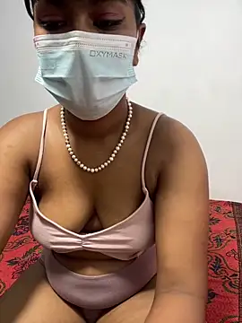 Snapshot of honeyi_babe chatting on 06/19/26, 07:47 honeyi babe online show from 06/19/26, 07:47