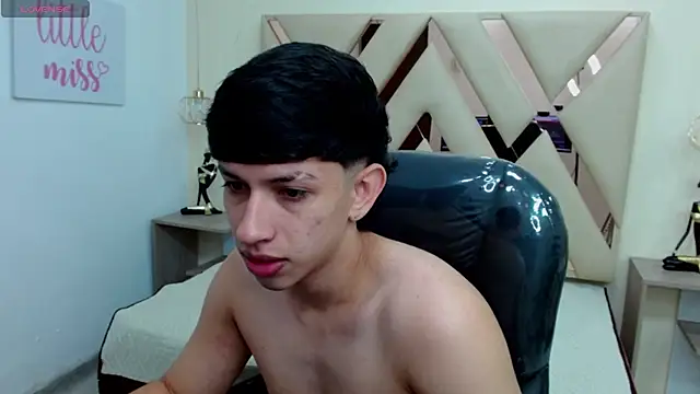 Snapshot of AdrianFranko chatting on 03/24/26, 12:49 AdrianFranko online show from 03/24/26, 12:49