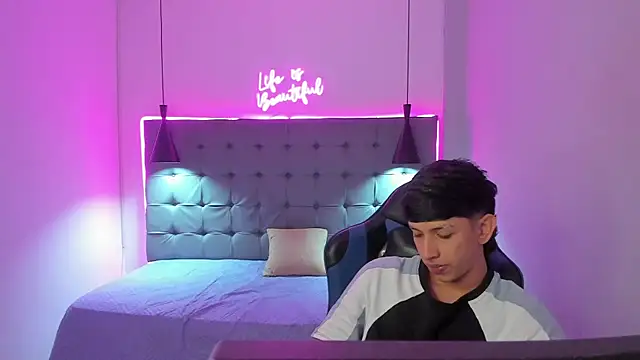 Snapshot of AdrianFranko chatting on 03/17/26, 03:37 AdrianFranko online show from 03/17/26, 03:37