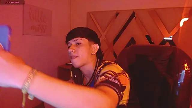 Snapshot of AdrianFranko chatting on 03/27/26, 01:34 AdrianFranko online show from 03/27/26, 01:34