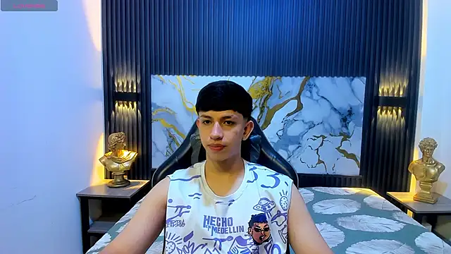 Snapshot of AdrianFranko chatting on 06/05/26, 01:28 AdrianFranko online show from 06/05/26, 01:28