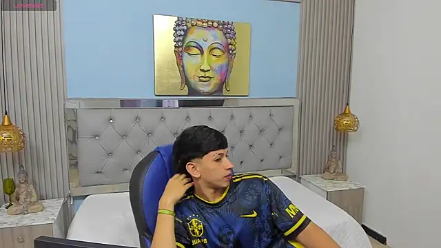 Snapshot of AdrianFranko chatting on 03/28/26, 01:34 AdrianFranko online show from 03/28/26, 01:34