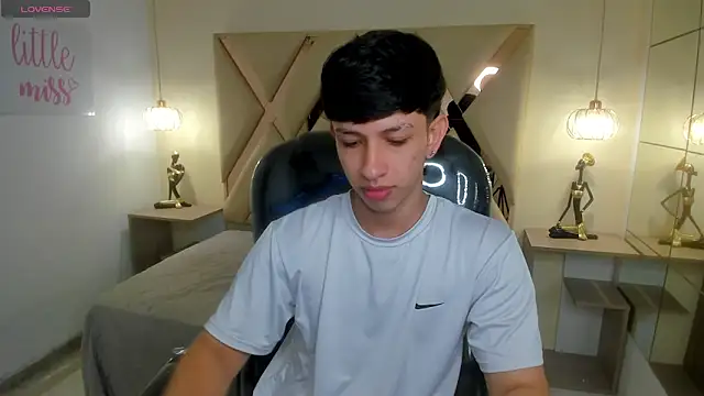 Snapshot of AdrianFranko chatting on 03/19/26, 12:38 AdrianFranko online show from 03/19/26, 12:38