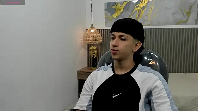 Snapshot of AdrianFranko chatting on 04/06/26, 01:45 AdrianFranko online show from 04/06/26, 01:45