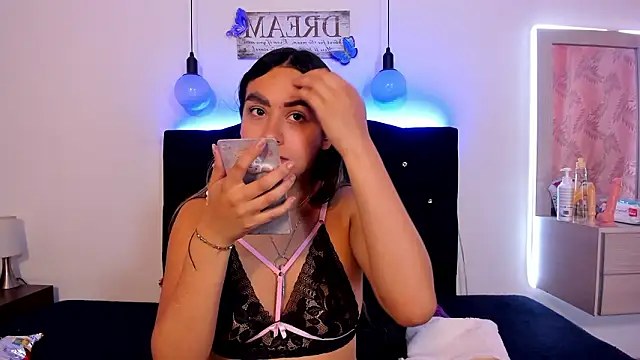 Snapshot of Sia_messy chatting on 03/24/26, 01:22 Sia messy online show from 03/24/26, 01:22