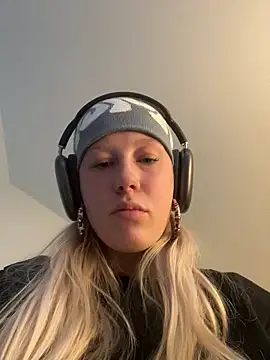 LeniMaria online show from 03/30/26, 05:03