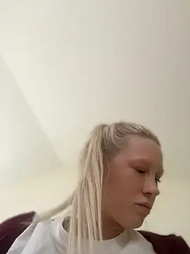 LeniMaria online show from 04/17/26, 05:16