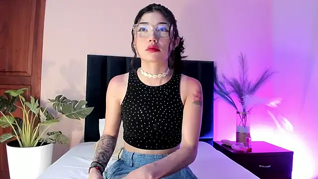 ParisFlowerr online show from 03/29/26, 02:30