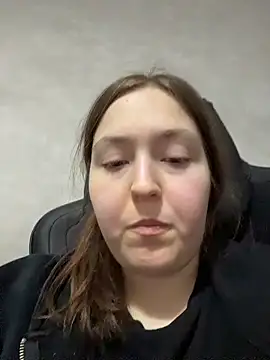 charmingggirl online show from 04/12/26, 06:22