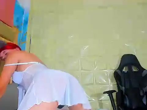 andy femboy  online show from 04/15/26, 07:40