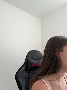 Lauren Storm online show from 04/15/26, 06:45