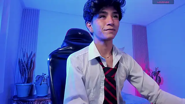 Snapshot of cococumps chatting on 04/04/26, 11:28 cococumps online show from 04/04/26, 11:28