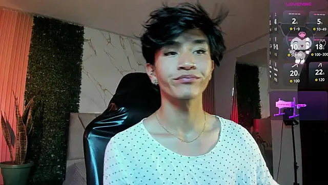 Snapshot of cococumps chatting on 04/14/26, 11:26 cococumps online show from 04/14/26, 11:26