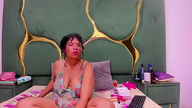 Snapshot of taty_sexxx chatting on 04/10/26, 02:13 taty sexxx online show from 04/10/26, 02:13