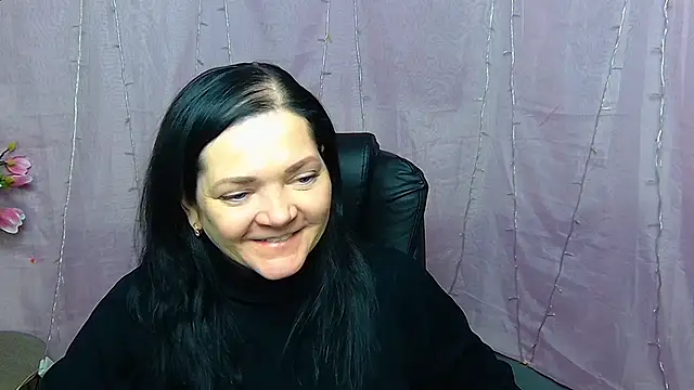 Snapshot of LauraFinn chatting on 03/22/26, 07:15 LauraFinn online show from 03/22/26, 07:15