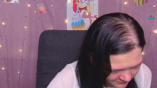 Snapshot of LauraFinn chatting on 03/29/26, 06:20 LauraFinn online show from 03/29/26, 06:20