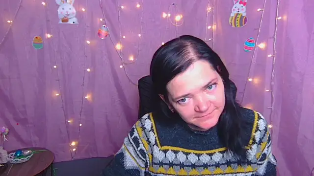 Snapshot of LauraFinn chatting on 04/13/26, 06:12 LauraFinn online show from 04/13/26, 06:12