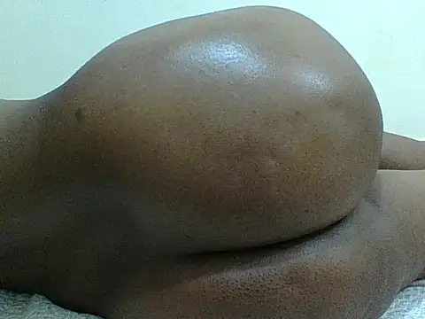 Snapshot of Mipho5 chatting on 04/14/26, 02:38 Mipho5 online show from 04/14/26, 02:38