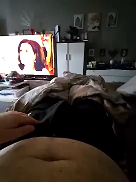 Snapshot of OssiBigCum chatting on 04/14/26, 09:25 OssiBigCum online show from 04/14/26, 09:25