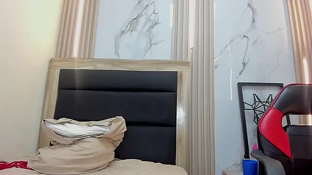 Snapshot of KATIAMOSS chatting on 06/25/26, 11:54 KATIAMOSS online show from 06/25/26, 11:54