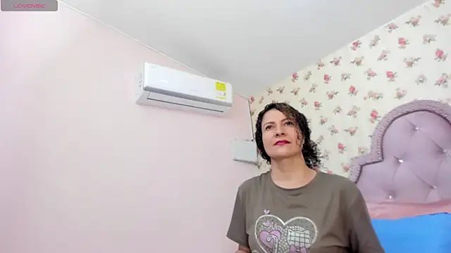 crystal watson0 online show from 07/09/26, 01:21