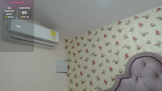 crystal watson0 online show from 04/11/26, 12:42