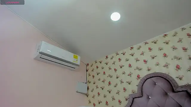 crystal watson0 online show from 07/04/26, 03:16