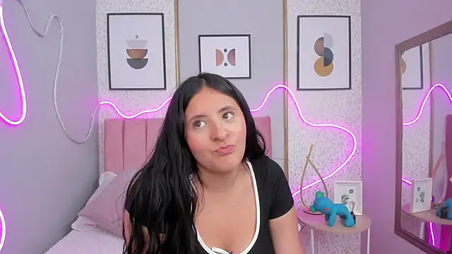 Snapshot of ELLARIOJAS chatting on 03/21/26, 08:35 ELLARIOJAS online show from 03/21/26, 08:35