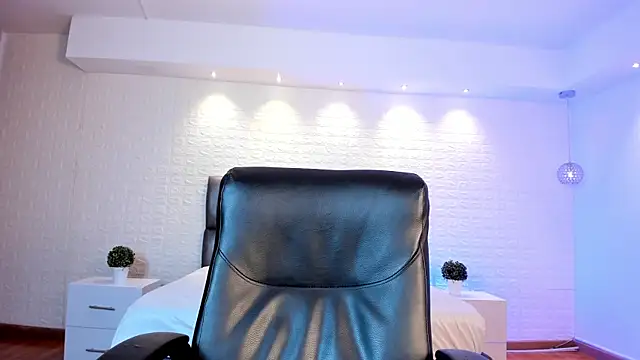 mily Lopez online show from 03/26/26, 10:57