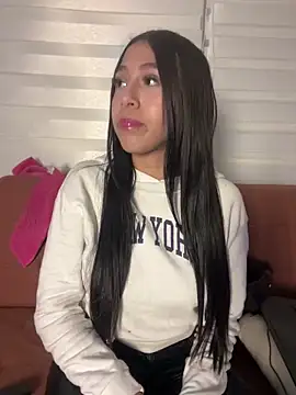 Snapshot of Ferrari_Pink chatting on 04/11/26, 08:29 Ferrari Pink online show from 04/11/26, 08:29