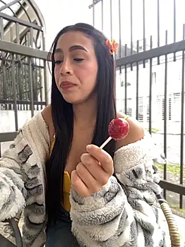 Snapshot of Ferrari_Pink chatting on 03/27/26, 07:37 Ferrari Pink online show from 03/27/26, 07:37