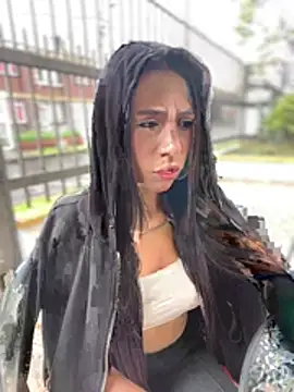 Snapshot of Ferrari_Pink chatting on 03/26/26, 09:13 Ferrari Pink online show from 03/26/26, 09:13