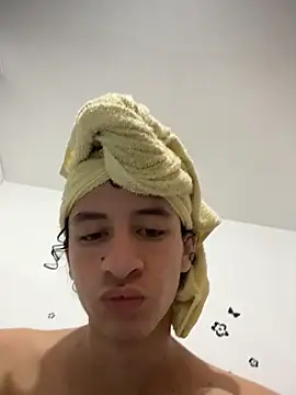 Snapshot of Emmyy_Fantasy chatting on 04/14/26, 02:27 Emmyy Fantasy online show from 04/14/26, 02:27