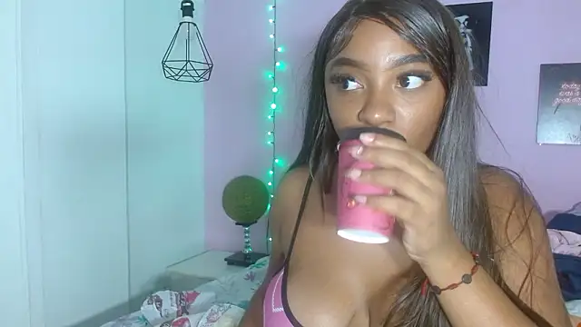 Snapshot of aisha_laurent chatting on 03/27/26, 12:39 aisha laurent online show from 03/27/26, 12:39