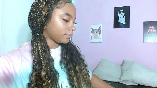 Snapshot of aisha_laurent chatting on 03/19/26, 11:54 aisha laurent online show from 03/19/26, 11:54