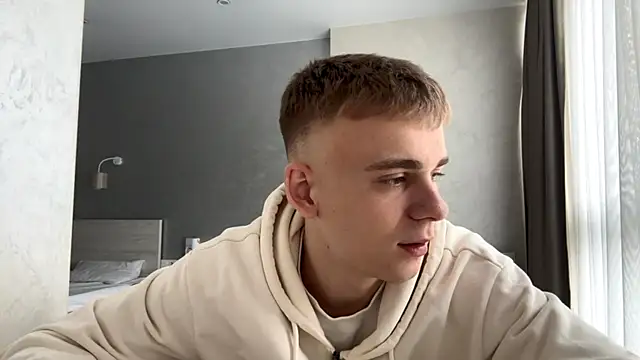 Snapshot of SoloFury chatting on 04/08/26, 10:39 SoloFury online show from 04/08/26, 10:39