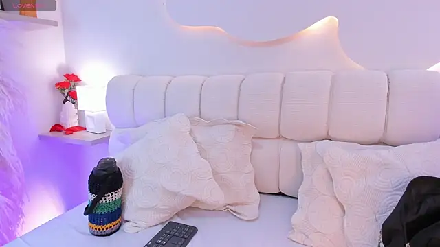 melanieklaus2 online show from 04/18/26, 03:53