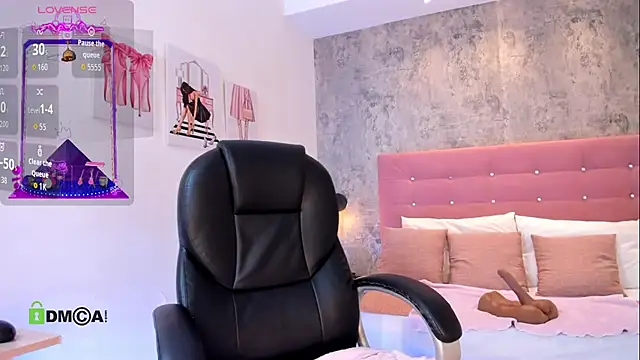 Snapshot of brithany__collins chatting on 04/01/26, 10:39 brithany collins online show from 04/01/26, 10:39