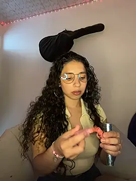 katniss everdeen  online show from 03/25/26, 03:33