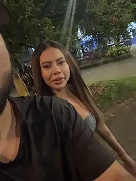 Snapshot of lindaandtony chatting on 04/01/26, 03:19 lindaandtony online show from 04/01/26, 03:19