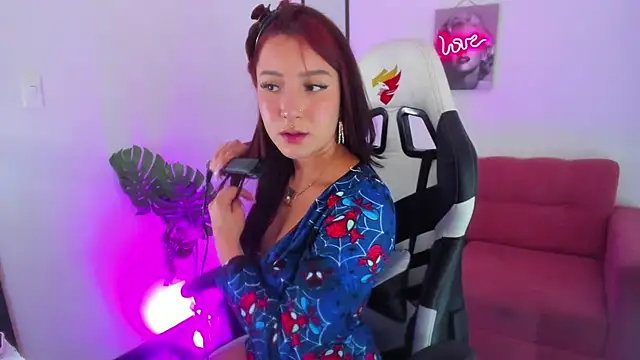 Snapshot of athena_foxx chatting on 03/31/26, 01:46 athena foxx online show from 03/31/26, 01:46